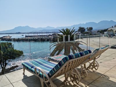 'The View' on Bikini Beach, Seafront, 2 Bedroom, Sleeps 4