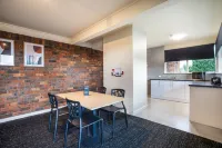 Nightcap at Manhattan Hotel Hotels in Ringwood