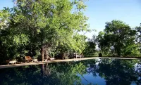 Ikweta Safari Camp - Pools