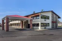 Econo Lodge Hotels near Music on Market