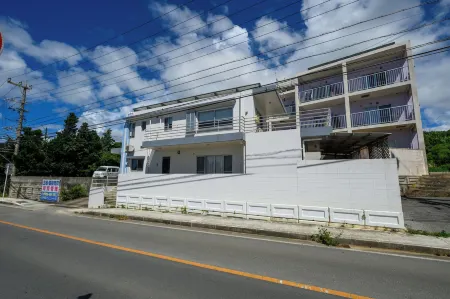 Ocean View Terrace BISE 1F Отели рядом с достопримечательностью «Bise-Fukugi Tree Road»
