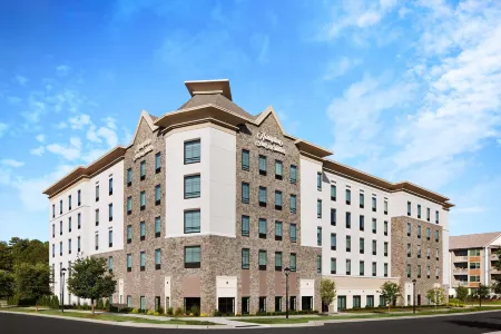 Hampton Inn & Suites Charlotte Steele Creek Отели рядом с достопримечательностью «Piedmont Prairie Trail - McDowell Nature Preserve»