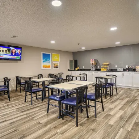 Days Inn by Wyndham Sturgis