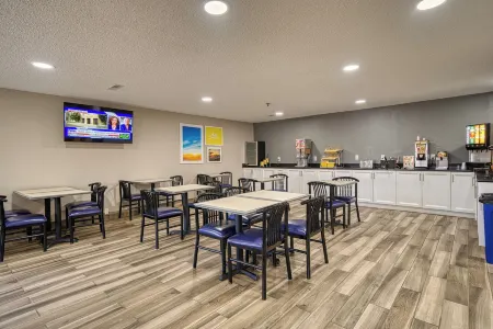 Days Inn by Wyndham Sturgis