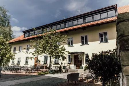 Angermühle Landgasthof Отели в г. Траунройт