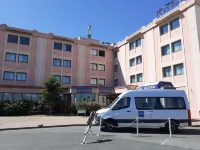 Kyriad Orly AÉROPORT - Athis Mons - Parking