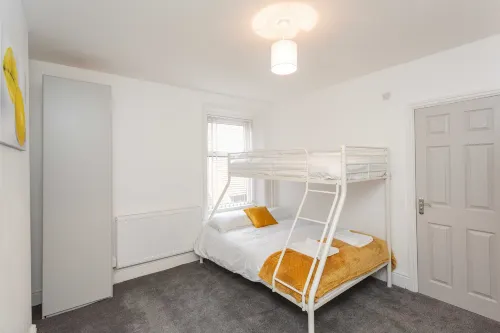 Cherry Property - Hornby Road Hotels in Greenhalgh-with-Thistleton