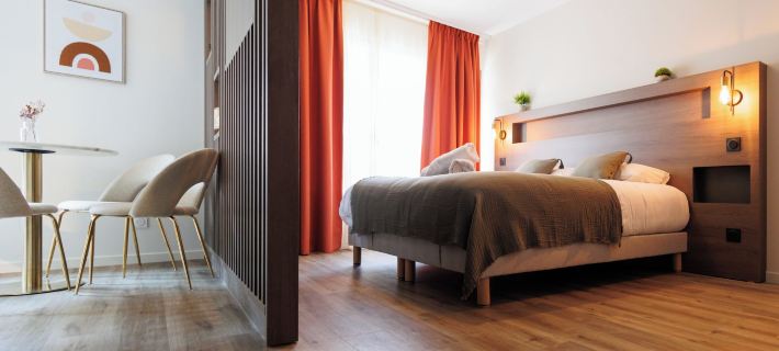 Appart'hôtel le Corot - Accès Autonome - Saint-Junien Centre オートビエンヌのホテル