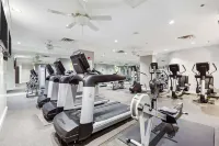 2Br Luxury City Suite with Gym & Pool Hotels near Arlington House