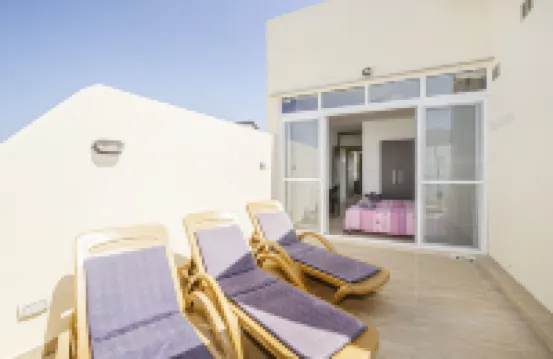 Summer Breeze Penthouse with Large Terrace and Hot Tub by Getaways Malta
