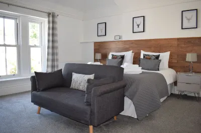 Woodlyn Guest House Hotels near Fullarton Theatre