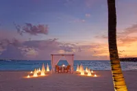Grand Park Kodhipparu Maldives - ติดทะเล