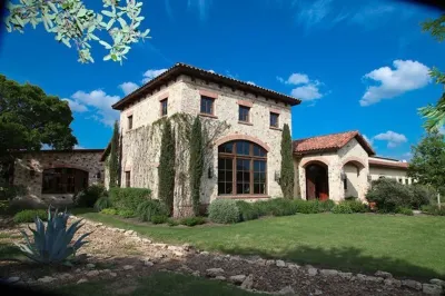 4 2 Firepit hot tub Scenic Views L2 EV Charger Hotels near Family Business Beer Company