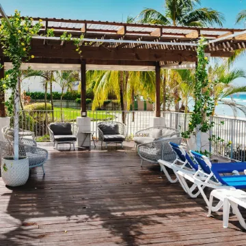 Coconut Court Beach Hotel