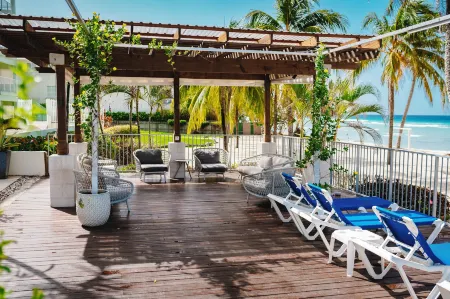 Coconut Court Beach Hotel Отели в г. Бриджтаун