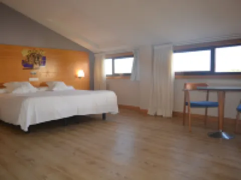 Ruta Jacobea Hotels near Santiago de Compostela Airport