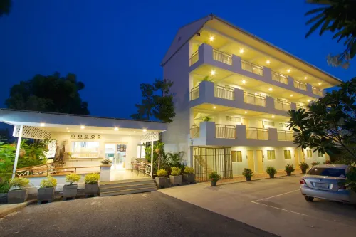 Charn Residence - Pensions