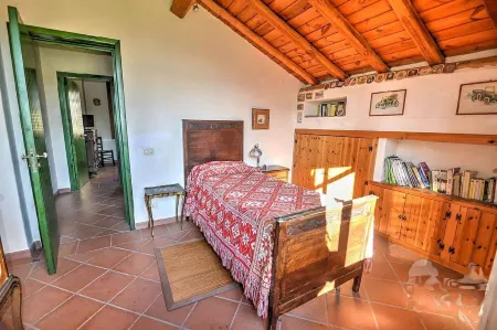 Villa with Garden in Sicily Near the Sea