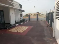 Shimawa-apartment-sleeps2-parking-24/7security Hotels in Shagamu