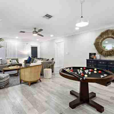 Newly Renovated 3 Bedrooms Near the Beach and Rest Fitness & Recreational Facilities