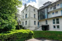 Elegant 2 Bedroom Triplex with Parking Honfleur