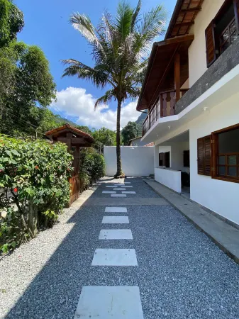 TuriHouse - Ilha Grande Отели рядом с достопримечательностью «Лопес Мендес Бич»