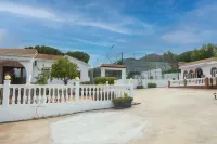 Villa Padel - Heated Pool and Private Paddle Court