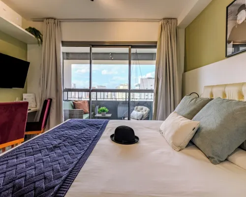 Charlie Lumiere Klabin Hotels near Independence Monument