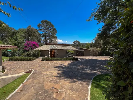 Vista Al Nevado: Exceptional Home in Avandaro Отели рядом с достопримечательностью «El Ángel»