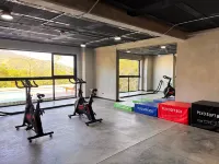 BEE Suites San José - Santa Ana - Gym