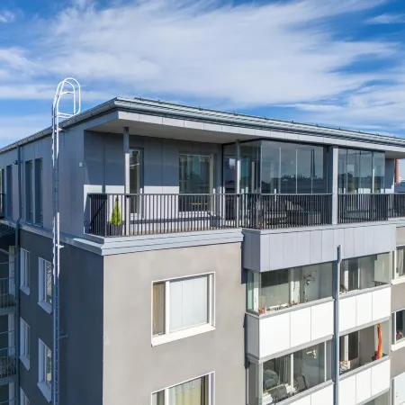 Luxurious 1BR Penthouse with Balcony