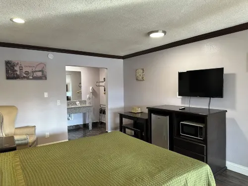 Circle City Inn Hotels in Corona