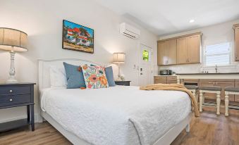 Downtown St Augustine Apt Smart TV Pack N Play