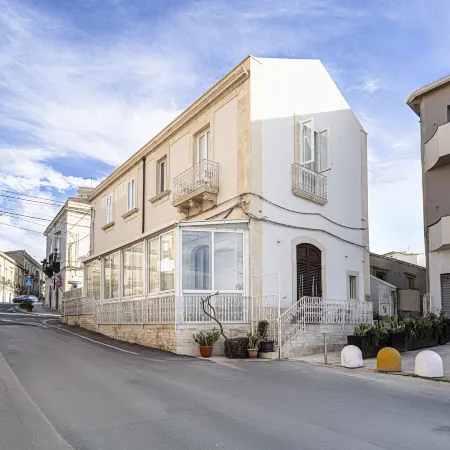 Lakkios Charming Suites and Rooms