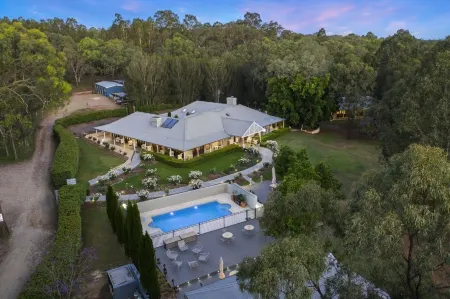 Thistle Hill Guesthouse - Walk to Many Wineries and Restaurants