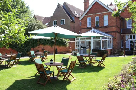 St Margaret's Hotel Отели рядом с достопримечательностью «Коллекция музыкальных инструментов Бэйта»