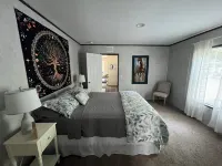 Relaxing tranquil setting, hot tub, fire pit; Pet friendly.