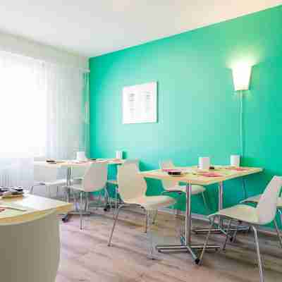 Hôtel des Arts Dining/Meeting Rooms