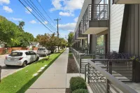 Cozy Loft in Downtown Austin | Queen Bed Hotels in East Austin