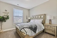 Large Modern 6 Bedroom Farmhouse with Custom Theat