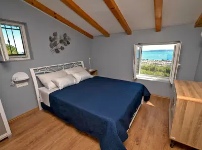 Stone House Bay View - Kaštel Lukšić Hotels in Kastel Kambelovac
