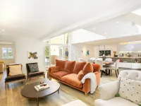 Field House - Stunning 3 Bedroom Home in Kingham! Hotels in Kingham