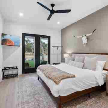 -NEW-Downtown DRIP  Pool/Spa/Golf/Pickleball/30Guests Rooms