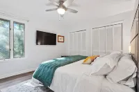 Charming Private Oasis - Close to Airport, Mall, and Downtown.