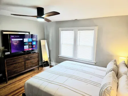 DT Indy, Walk to Lucas Oil Stadium, Gainbridge Arena, Convention Center