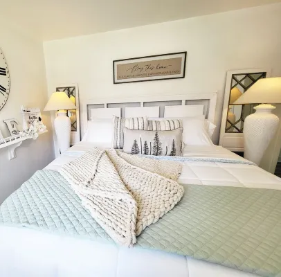 Charming 4-bedroom farmhouse in tranquil Reidsville with WiFi, AC, BAR