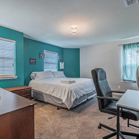 DFW Perfect Home with Garage Parking, Gated Yard,Business Amenities,Arcade game!