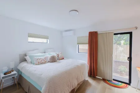 Brand new quiet and cozy tiny home in the Arroyo! Отели рядом с достопримечательностью «Boyer Cleaners»