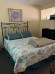 Quaint 1 bedroom with a great view! Walking distance to everything!