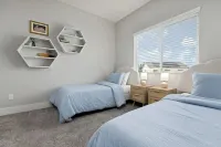 New! 5BR Vacation Home Near Sequoias, Hot Tub, BBQ, EV